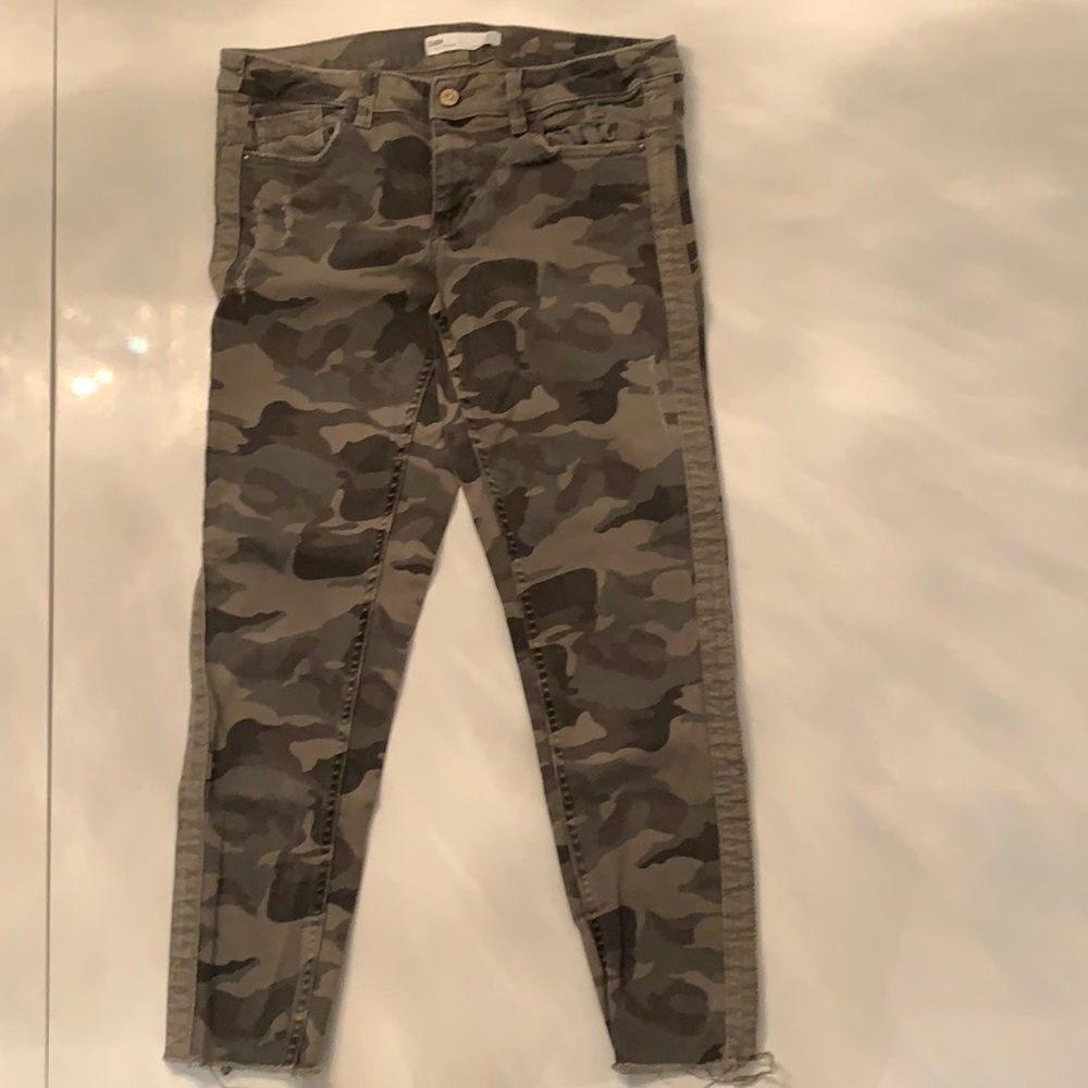Camoflauge Zara distressed denim jeans